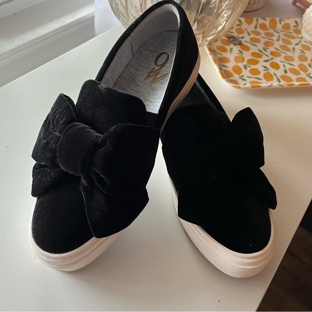 Nine West Women's Onosha Black Velvet Bow Slip-on Sneakers Sz.7